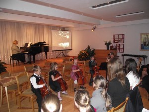 Vecumnieku mūzikas skolas jauno čellistu priekšnesums